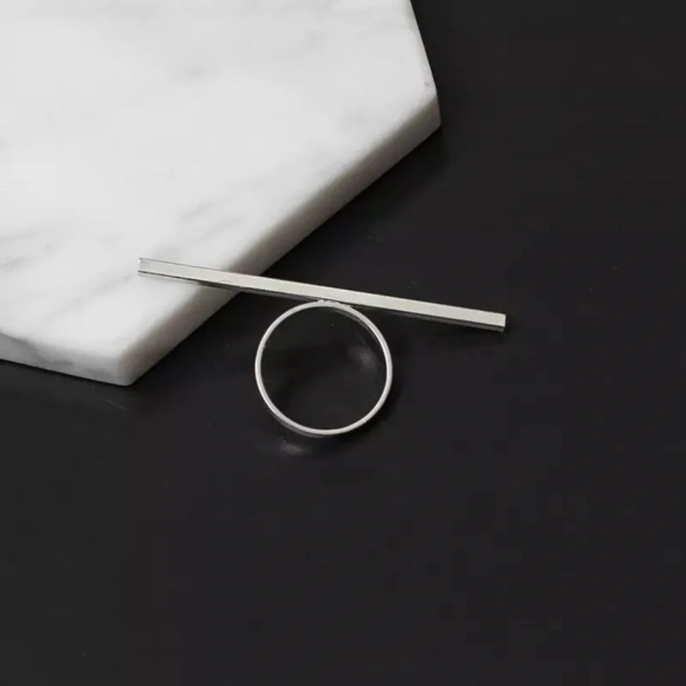 3/$30 💛🤍 Metal Bar Ring